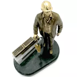 Статуэтка бронзовая "Лучшему строителю"